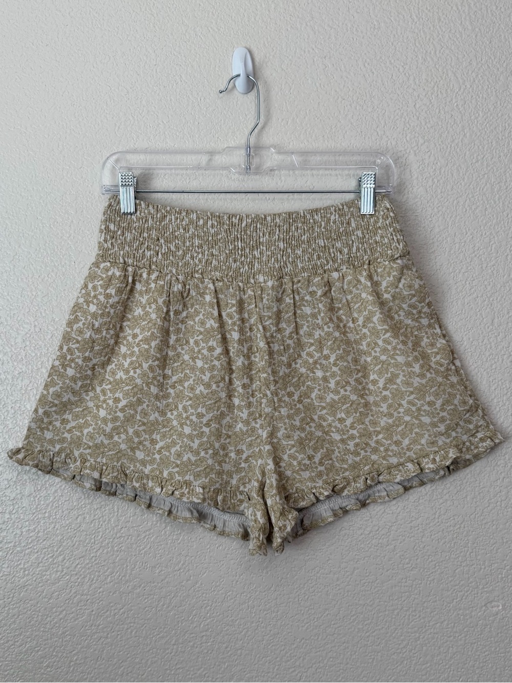 NWOT Entro 100% Cotton Tan Floral Smocked High-Waisted Ruffle Shorts, Sz Small